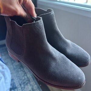 Tom’s Women Gray Suede Chelsea Ankle Boots Size 7
